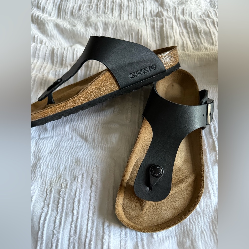 Birkenstock sz 37 (US 6.5) thong sandals. Worn once.